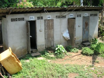 IMG_0429 Toilets in Nai Soi