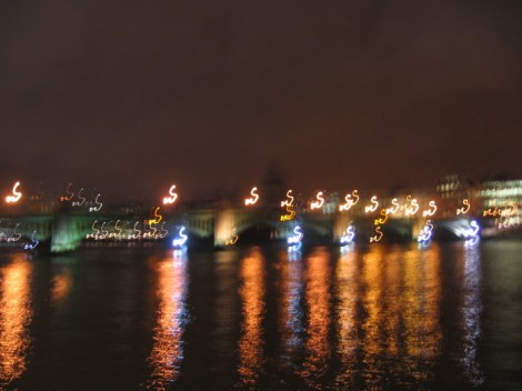 London Thames blur